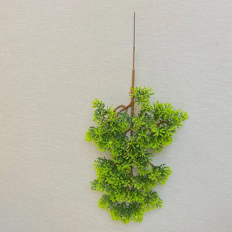 Искусственные ветки сосны пластиковые