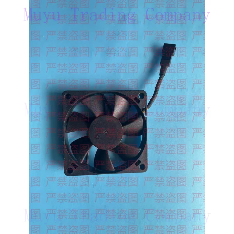 Для ADDA AD0724HB-D72 70*70*15 24V 0.16A трехпроводный вентилятор сигнализации.