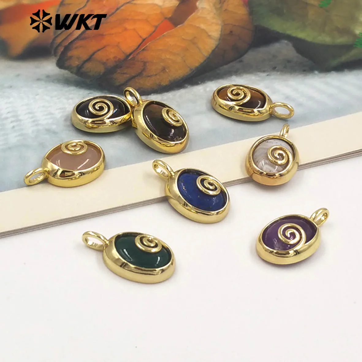 Кулон WKT из камня с золотым покрытием