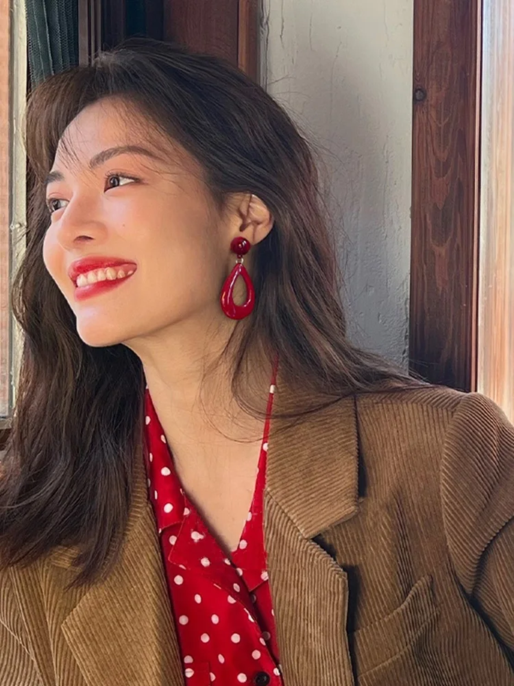 Zhong Chuxi Same Sle Retro New Year Red Water Drop Earrings Hong Kong Temperament Exaggerated Atmosphere French sle...