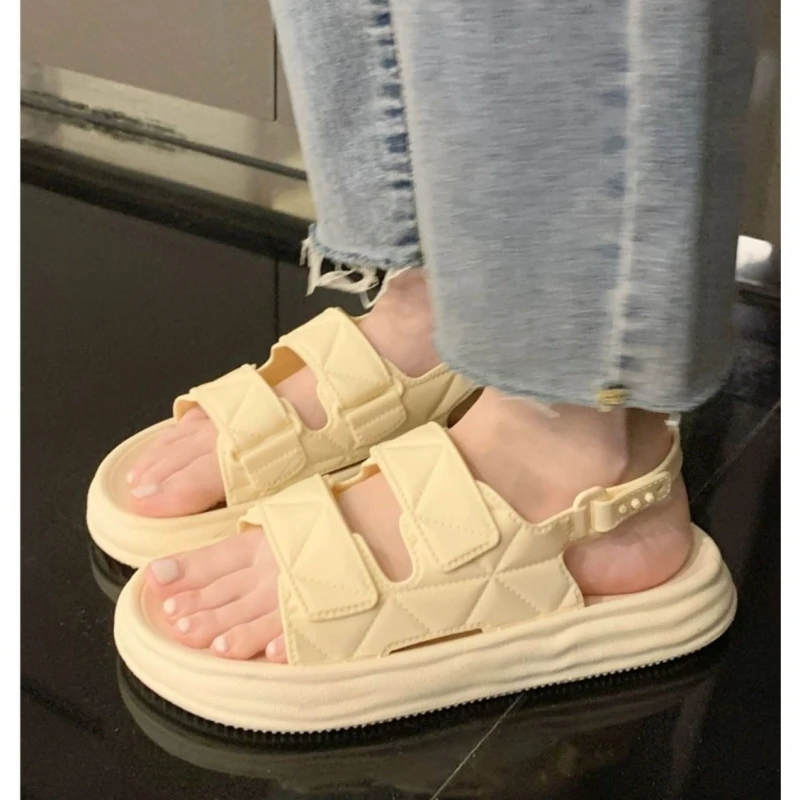 Женские однотонные сандалии на плоской подошве