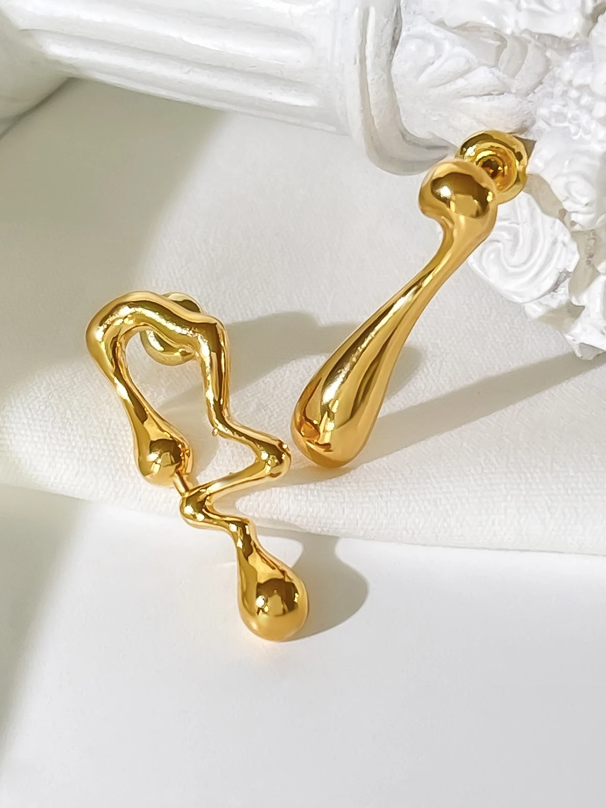 Фото GHIDBK эффектные 18K позолоченные абстрактные Висячие асимметричные серьги для женщин модные Необычные Искусственные серьги №5