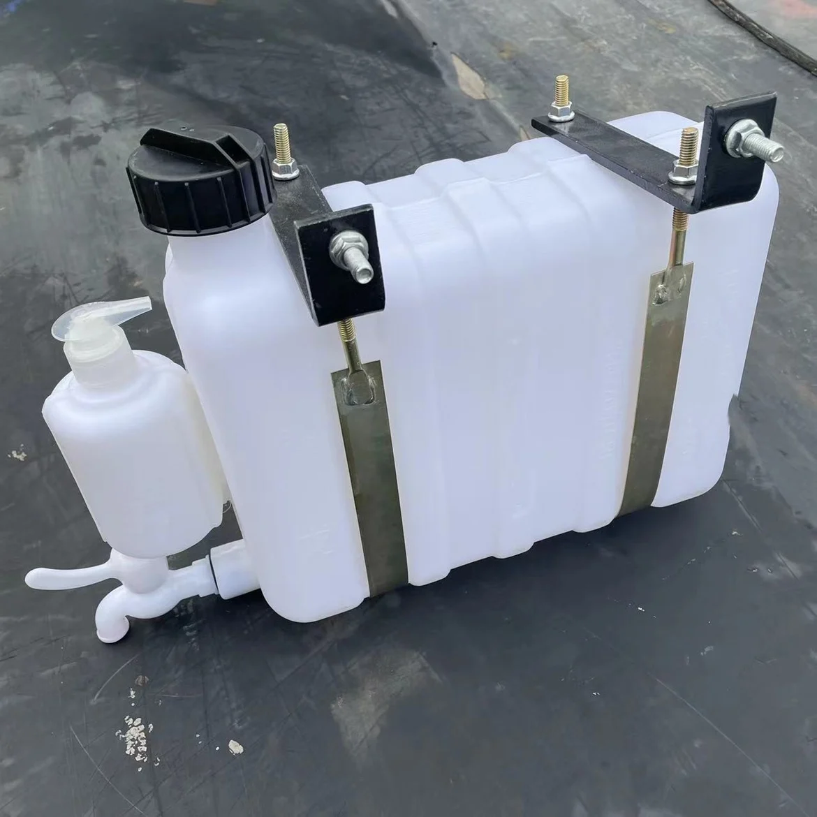 

9L Professional Fresh Water Holding Tank For Truck ,Trailer ,RV accessories