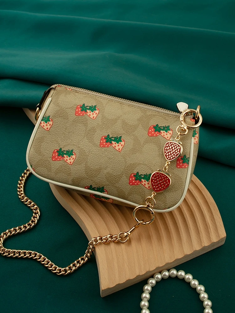 Bag Chain Strap for Coach LV Extender Hanging Strawberry Shape Chain Handle Decorative Extend Luxury Handbag Accessories 5641
