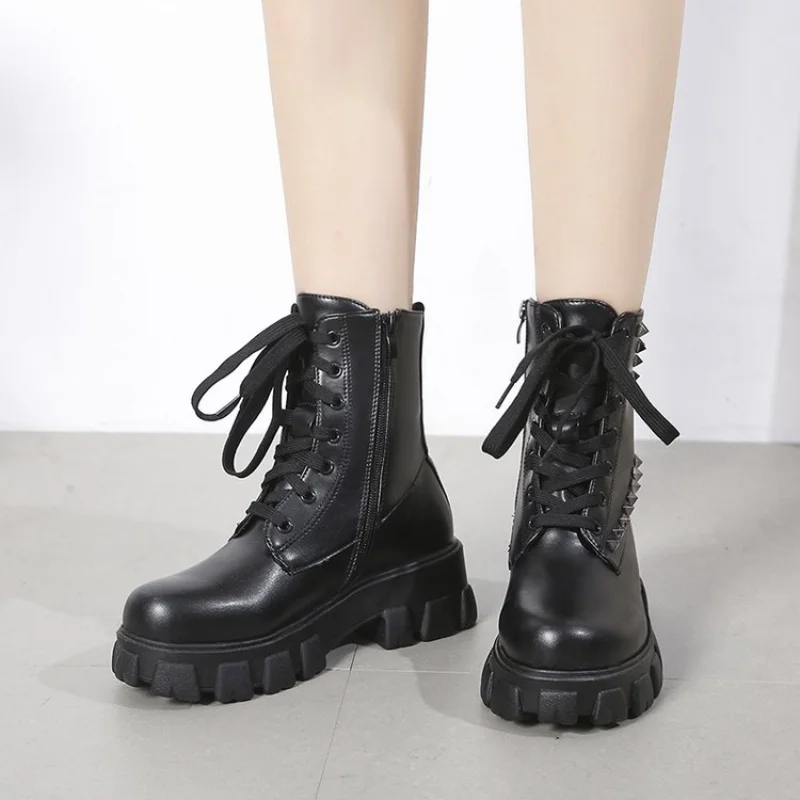 Women's Shoes Autumn and Winter Platform short Boots Female Korean Handsome Rivet Motorcycle Boots Thick-soled Large Size 43