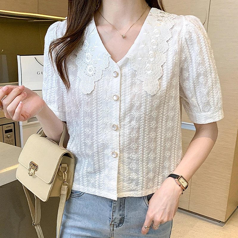 

BETHQUENOY Chemise Femme Peter Pan Collar Embroidery Shirts Tops Women Blusas Y Camisas Button Up White Shirt Summer Ladies Tops