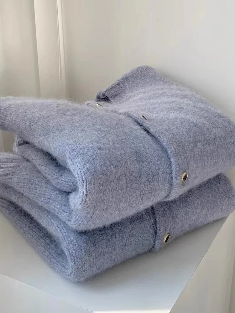 Нежный вид белый и синий фиолетовый бархатный вязаный кардиган с енотом женский