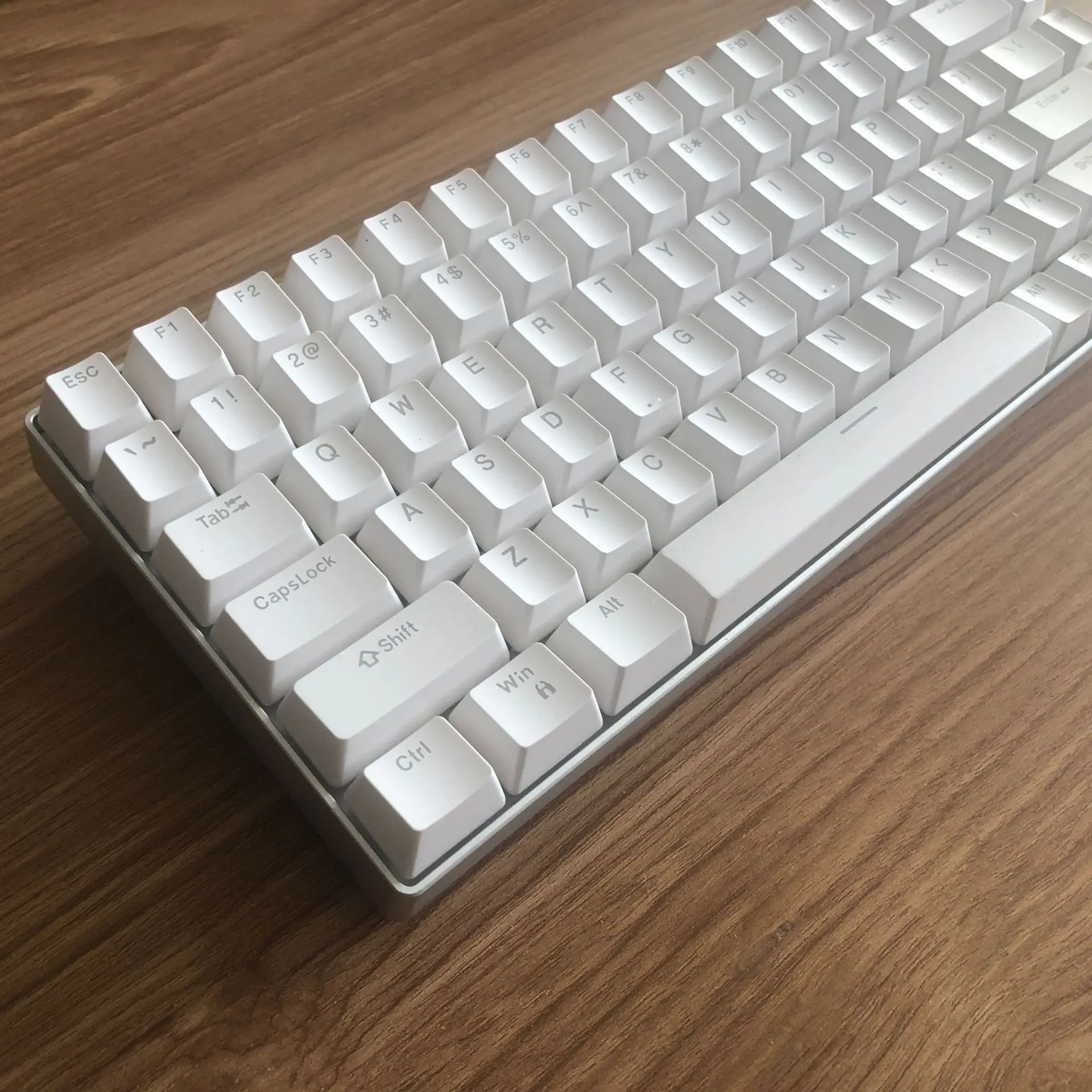 

68 keyboard key cap two-color molding two-color injection white translucent ABS key cap is applicable to 68/84 keys