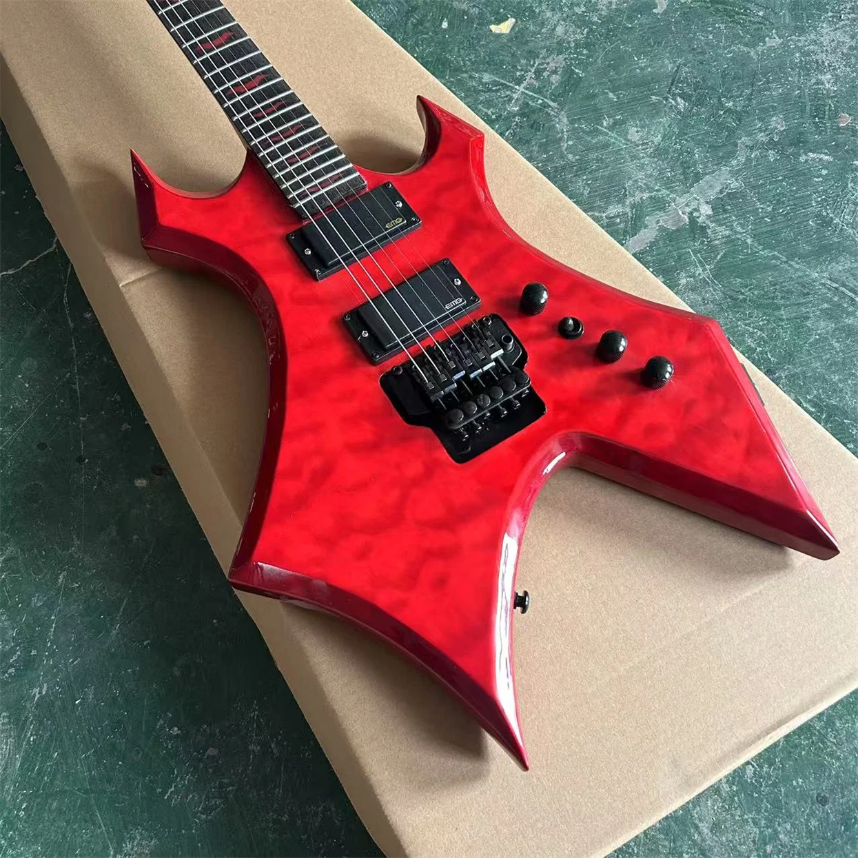 Месть красный стеганый кленовый верх электрогитара Floyd Rose тремоло Китай EMG звукосниматели 9 В батарейный отсек (art.: 3920ccbeb4d33) - 3920ccbeb4d33