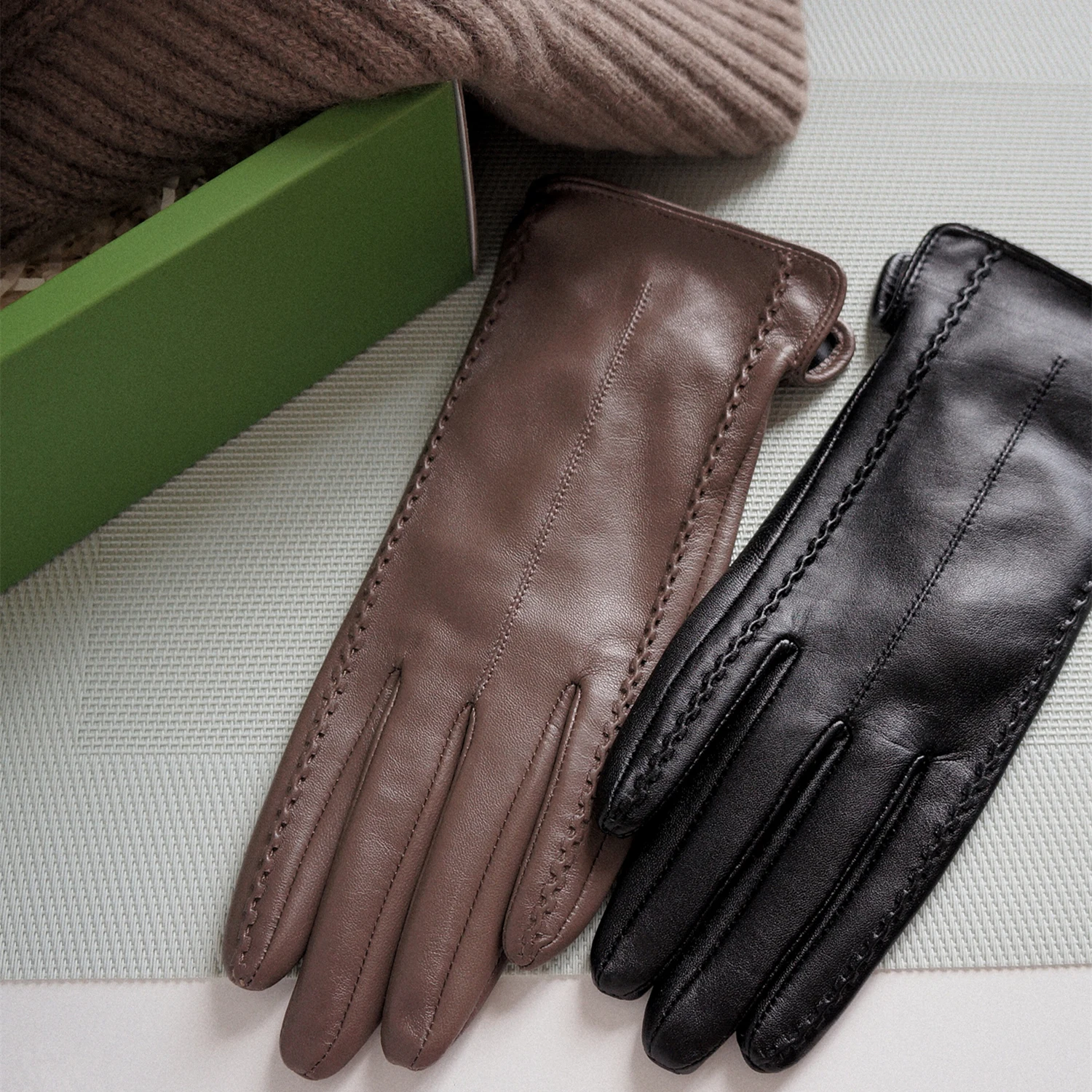 High-grade texture women's goatskin gloves leather short leather plus velvet touch screen gloves winter thin green