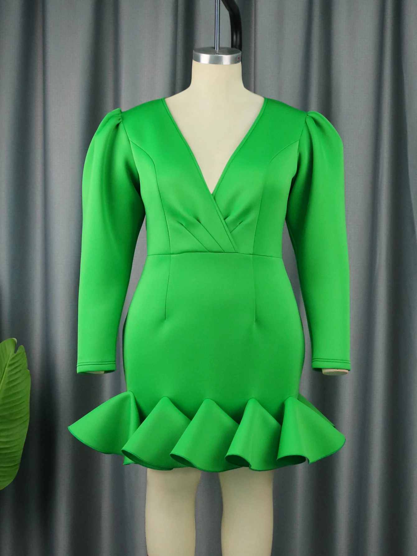 Plus Size V Neck Dresses Green Long Sleeve Sheath Bodycon Package Hip Ruffles Cocktail Evnt Party Gowns 3XL 4XL Outfit for Women
