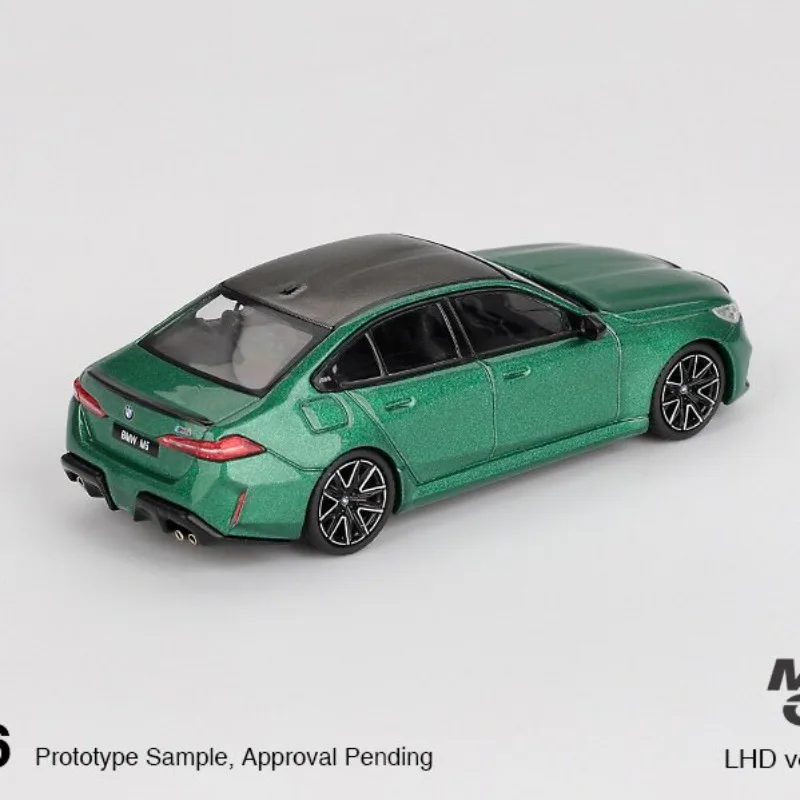 Фото MINIGT1:64 BMW M5 G90 IsIe зеленого цвета #   Модель автомобиля из сплава 1086, имитационная настольная декорация, коллекционные предметы для взрослых, игрушки для мужчин. №5