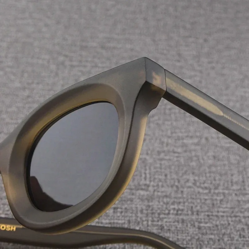 Солнцезащитные очки в оправе с черепаховой рамой