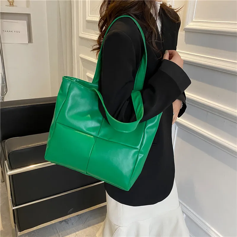 

Women's Large Capacity Travel Handbag Fashion Autumn Winter Solid Color Lattice Top-handle Bags Portable Cotton Padded Nylon bag