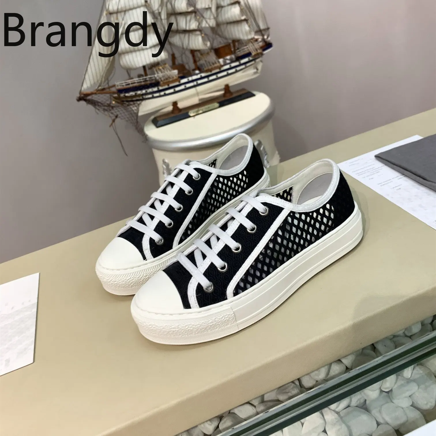 

Кроссовки женские из натуральной кожи, дышащие сетчатые, на платформе, с вышивкой, круглый носок, на шнуровке, обувь на плоской подошве, дизайнерская обувь на осень