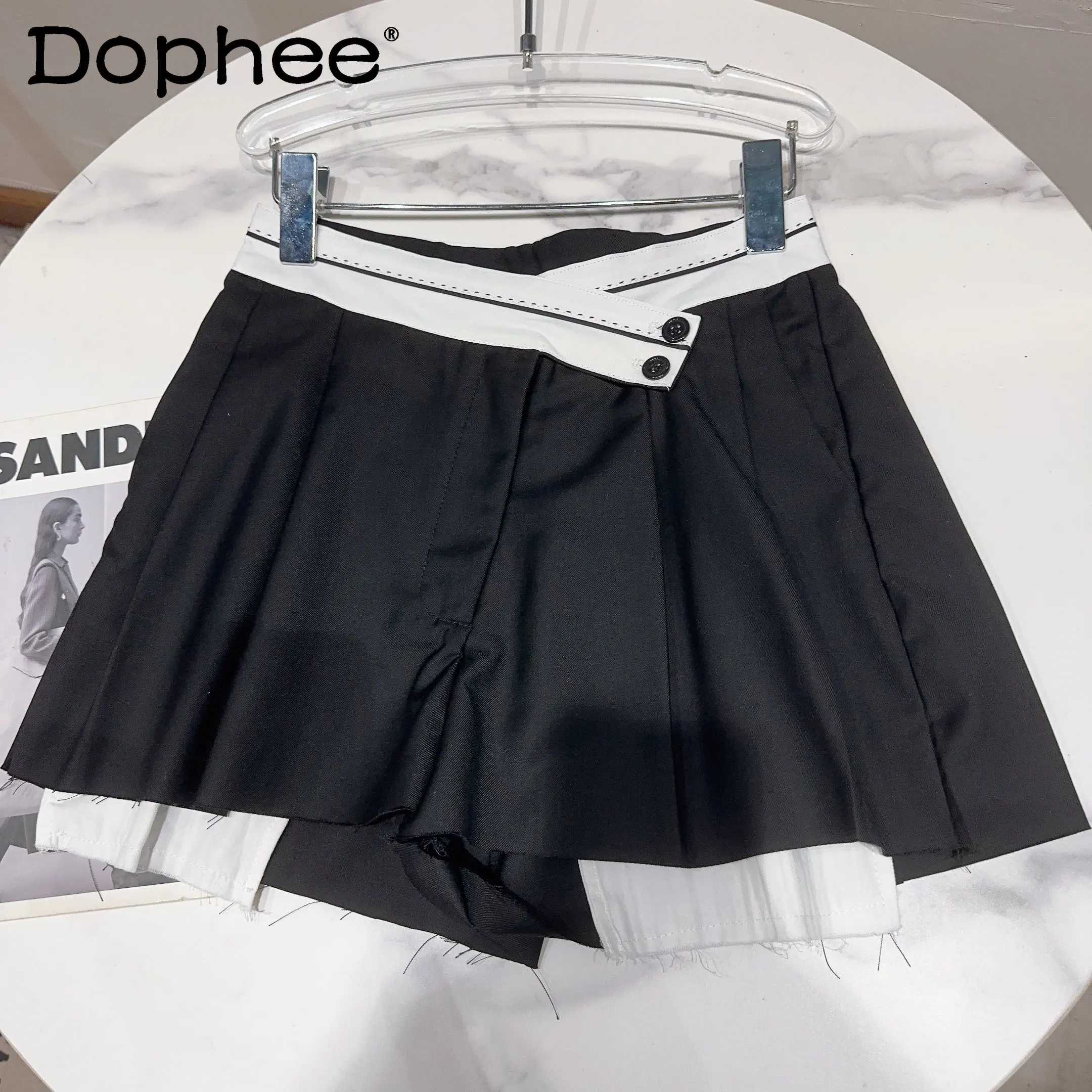 2023 Summer New Black White Contrast Color Irregular Pocket Shorts Culottes Women Fashion All-Match Pleated Skirt Casual Shorts