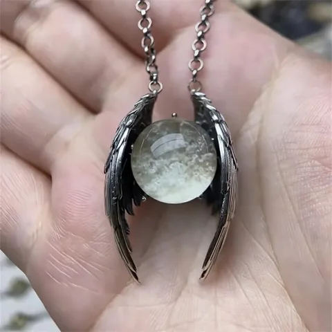 Ретро колье Ghost Wing