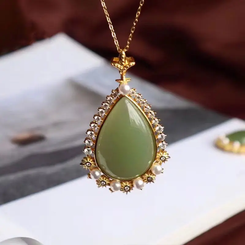 

2023 New Water Drop Pendant Luxurious Palace Style Retro Necklace To Improve The Momentum Women's Jewelry for Mum