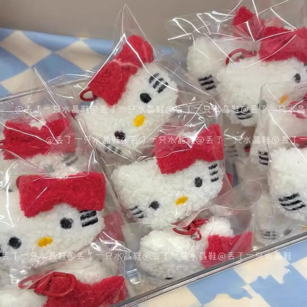 Милый мягкий брелок в виде кошки сопровождает повседневную жизнь Детская