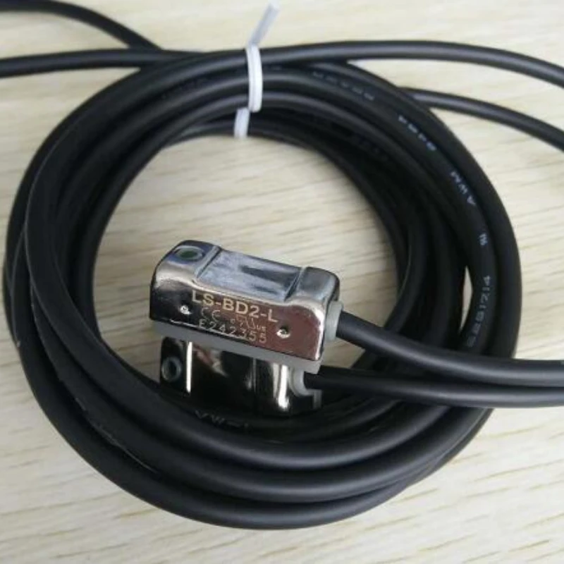 

Liangyi LS-BD2 Special magnetic switch for cylinder, sensor 5-200VAC 5-30VDC LY-D73 LS-BD2-L LY-67A LM-12S LY-D73-L LM-16SP