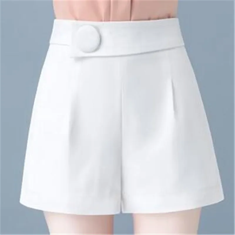 Рисунок 2 - Женские шорты на пуговицах