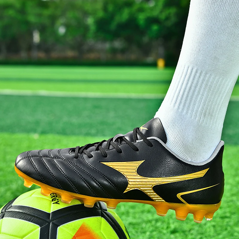 New Gold Men Indoor Soccer Shoes Society Professional Field Cleats Mens Football Boots TF/FG Football Sneakers Men Futsal Shoes