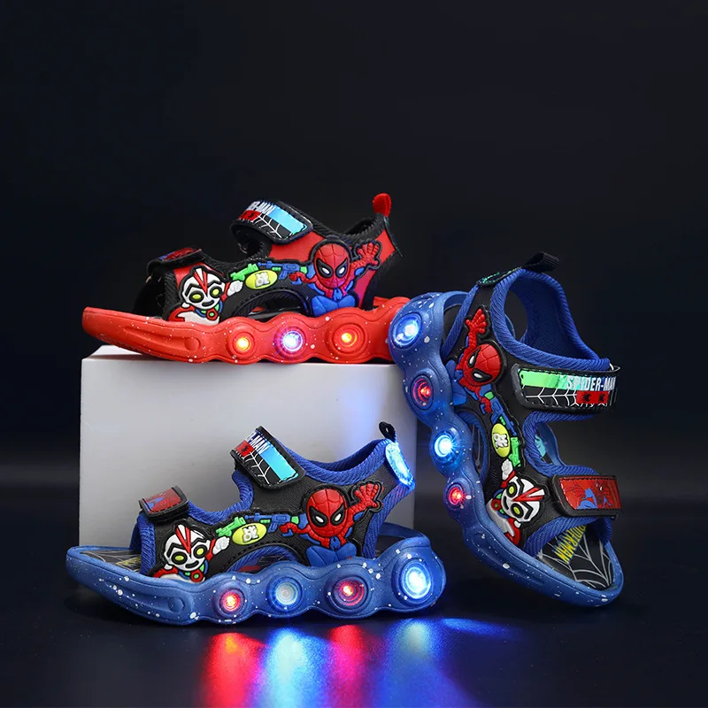 

Children's lighted sandals 2022 new Korean version summer children's soft bottom boys students non-slip boys beach shoes