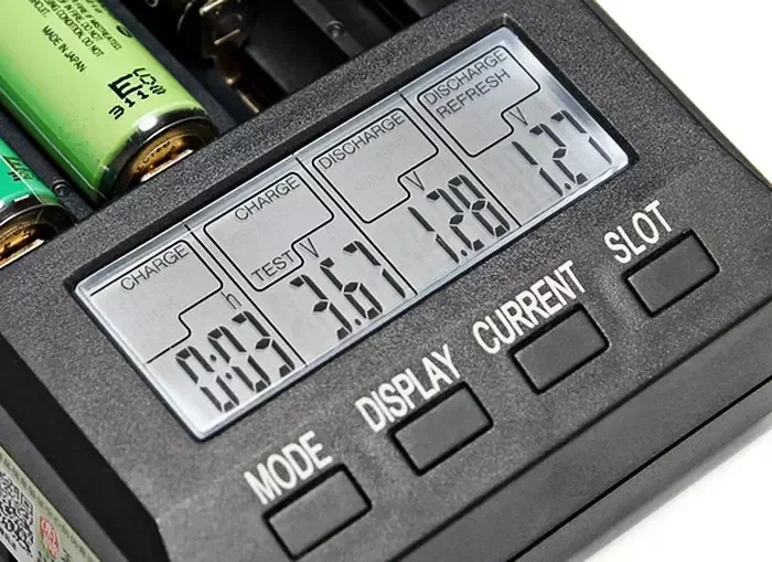 BT-C3100 V2.2 Цифровое интеллектуальное зарядное устройство с 4 слотами и ЖК-дисплеем