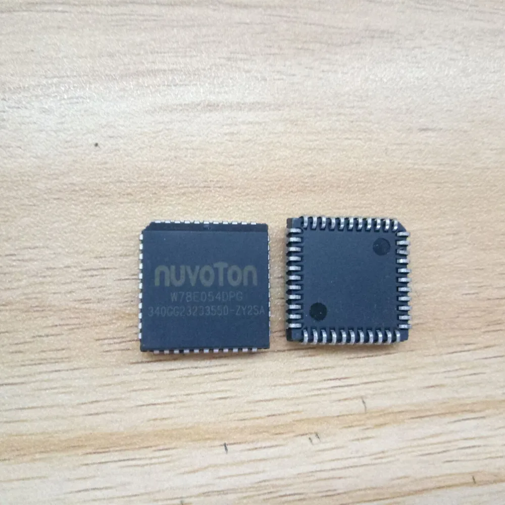 

10PCS W78E054DPG PLCC44