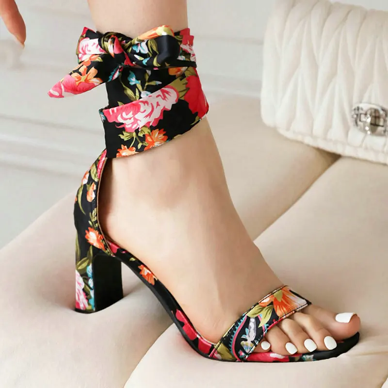 

Туфли женские атласные с открытым носком, босоножки с цветочным принтом, на Высоком толстом каблуке, с перекрестной шнуровкой, размеры 44/45/46
