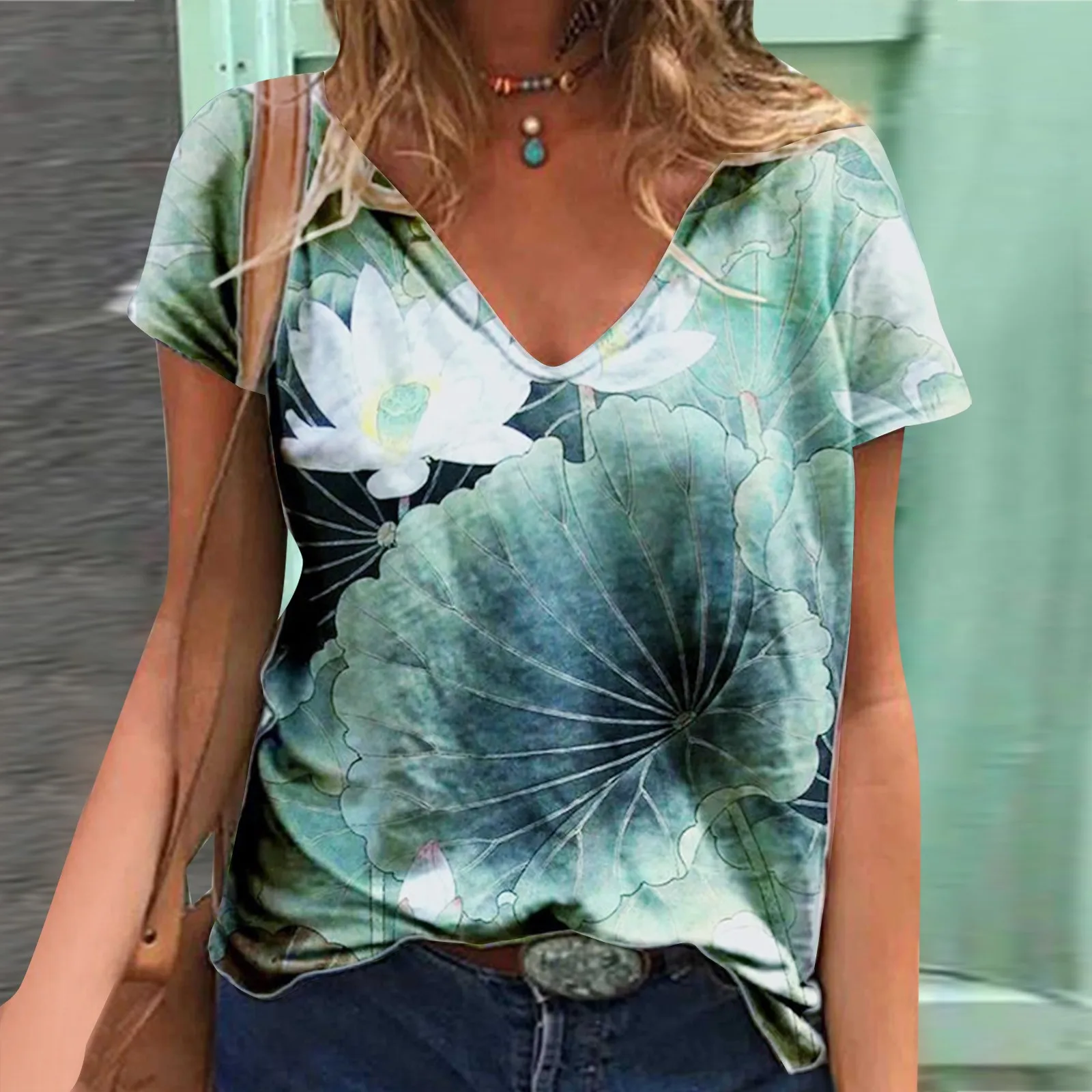 

Женская футболка с коротким рукавом, V-образным вырезом и цветочным принтом