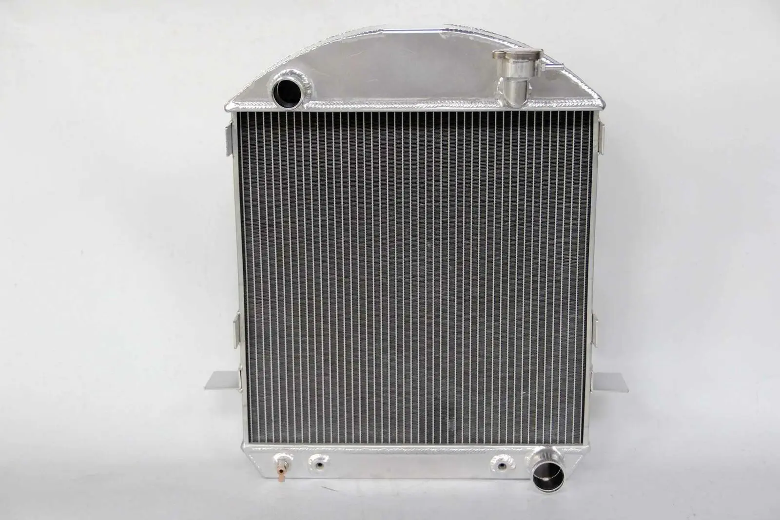 

3 Row Aluminum Radiator For 1917-1927 Ford Model T-Bucket With Chevy Engine 1918 1919 1920 1921 1922 1923 1924 1925 1926 1927