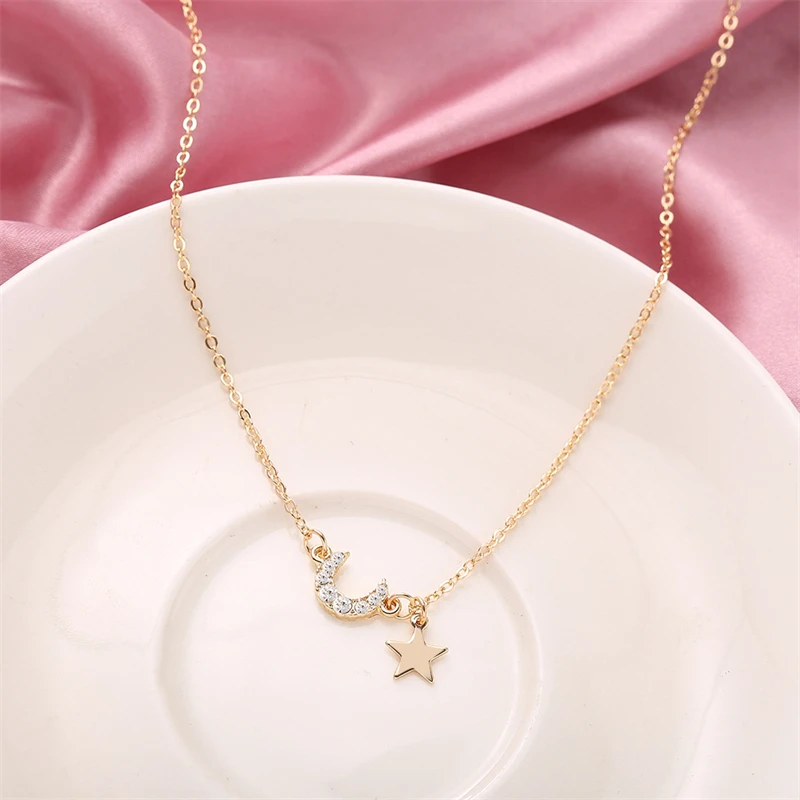 

Creative Necklace for Women Bohemian Full Diamond Moon Pendant Clavicle Chain Jewelry Wholesale