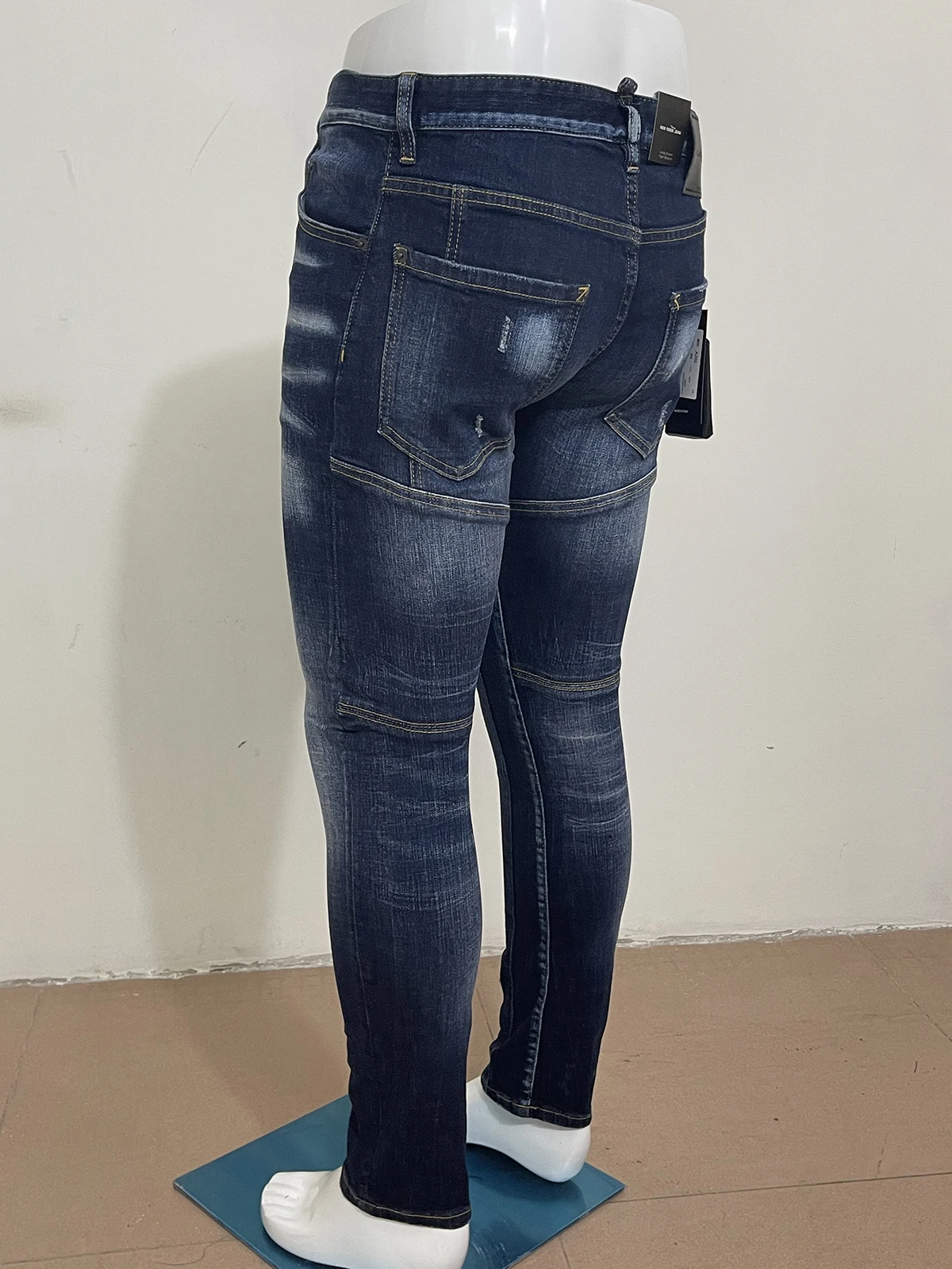 Spring/summer 2023 new style washed and worn micro-bullet slim simple accessories d2 jeans fashion men small feet jeans man