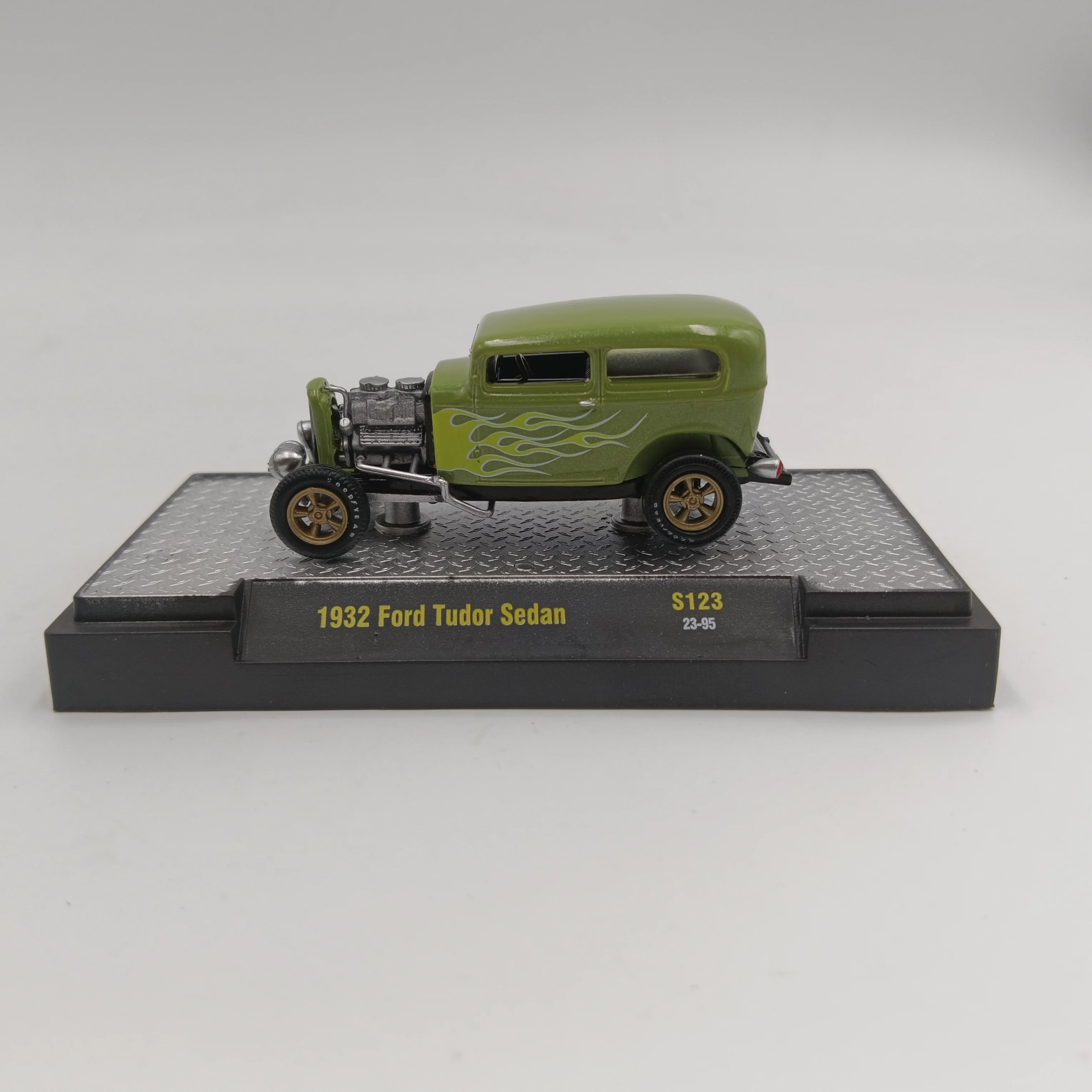 M2 Machines 1/64 1932 Ford Tudor Sedan модель автомобиля из сплава редкая коллекция игрушек