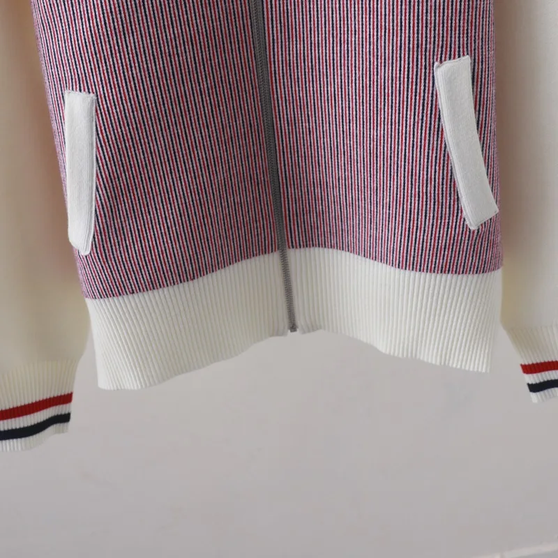 Осень и зима новый консервативный стиль вертикальные полоски контрастный цвет