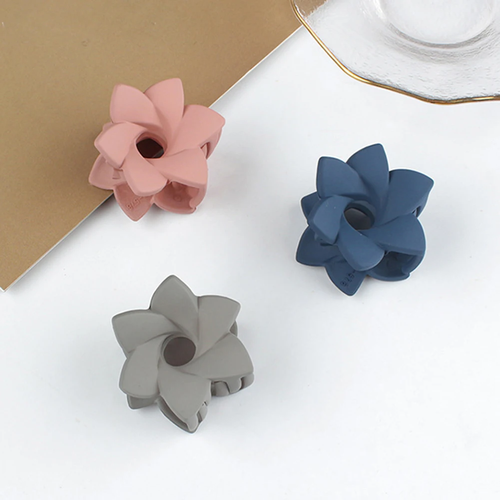 

New Korea Flower Shape Acrylic Hair Claws Crab Large Claw Clips For Woman Girls Bath Barrette Ladiy Fashion Headdress