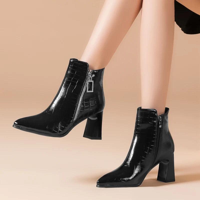 

Женские ботильоны из лакированной кожи на молнии с острым носком