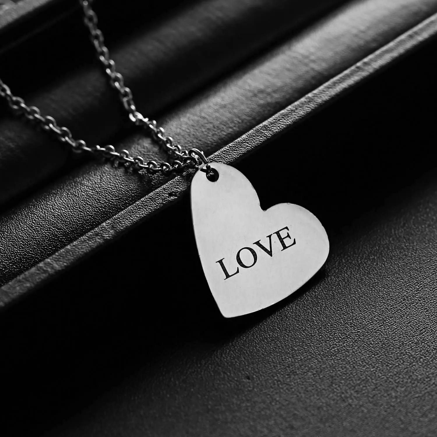 

Оригинальное ожерелье для женщин и мужчин, подвеска в виде сердца из нержавеющей стали, для влюбленных в день рождения, семейный подарок на Рождество