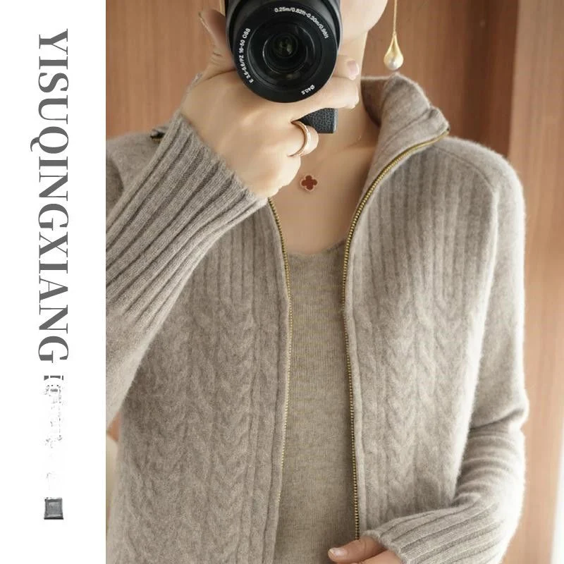 Женский вязаный пуловер свободного кроя