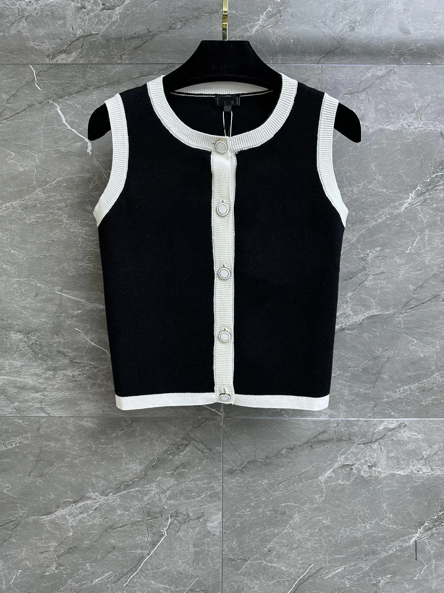 

Black spring and summer new round neck neck vest wool knitted fabric comfortable skin-friendly elastic slim-fit version