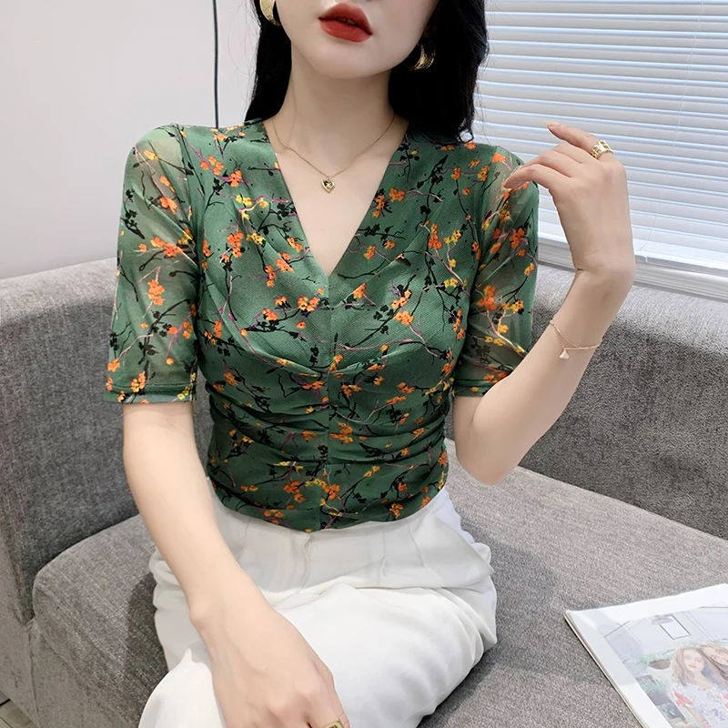 

2023 New Summer Korean Clothes T-Shirt Chic Sexy V-Neck Draped Print Ditsy Diamonds Women Tops Short Sleeve Hand Made Tees 34173