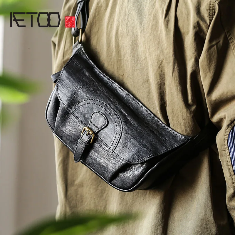 

AETOO Leather men's chest bag, casual shoulder bag, first layer cowhide retro crossbody bag
