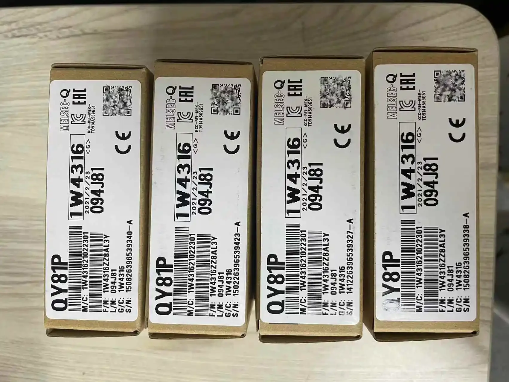 Распродажа новый оригинальный сервопривод PLC QY81P Модуль Plc