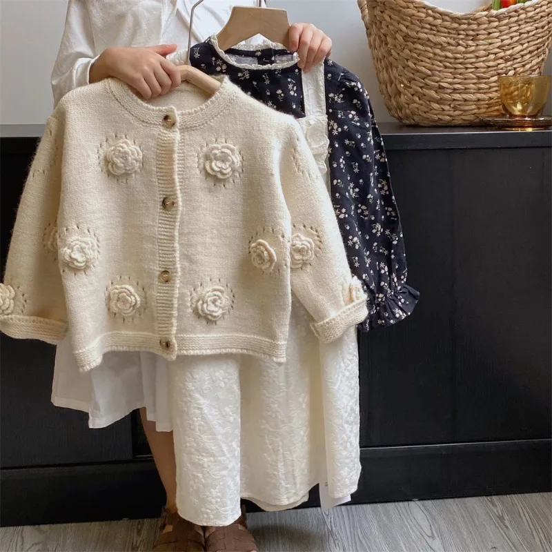 

HoneyCherry Girls Round Neck Cardigan Sweater Autumn Baby Hand Knitted Flowers Solid Color Cardigan Jacket