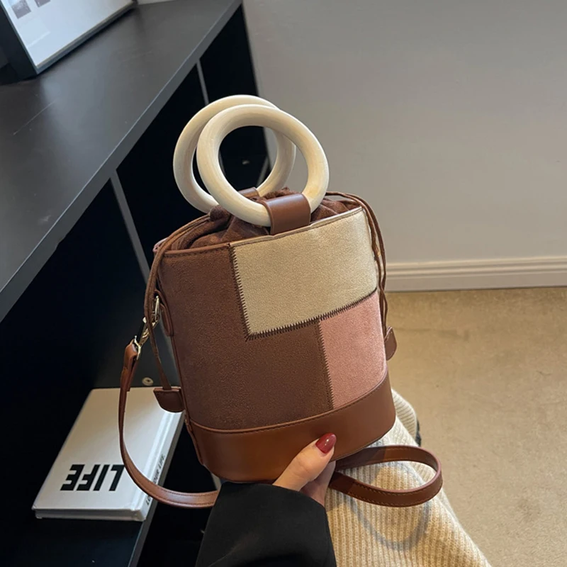 

2022 New Women's Bag Autumn and Winter Fashion Premium Checker Bucket Handheld Shoulder Bag Crossbody Bag