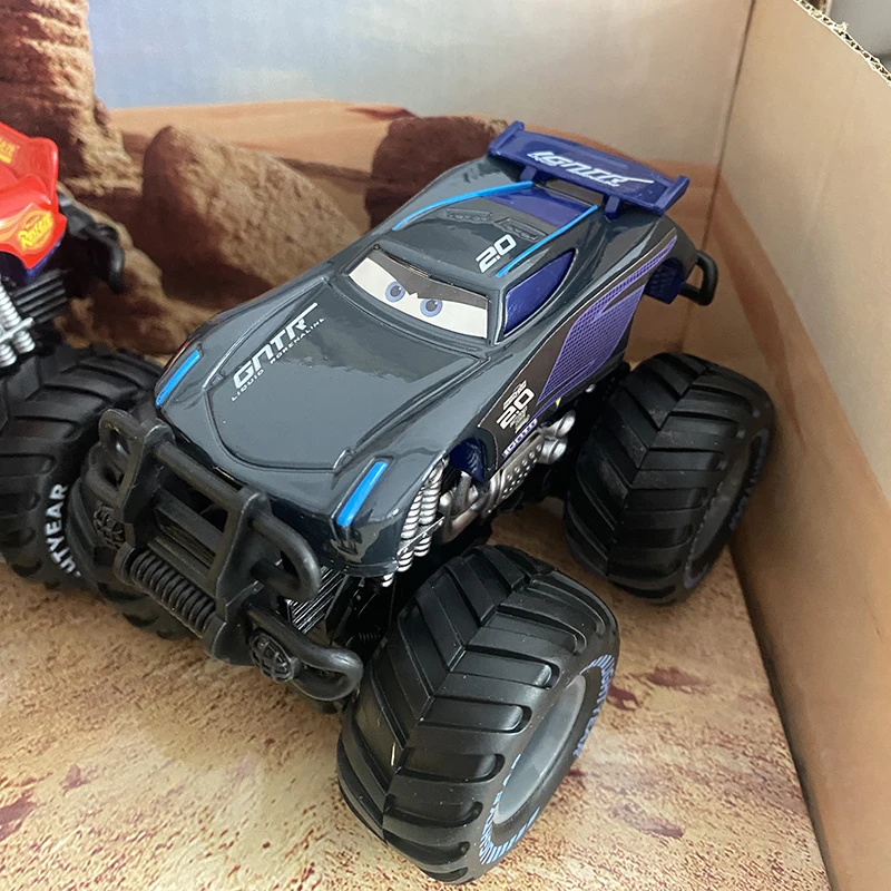 Набор из 4 машин по мотивам мультфильма &quotМолния Маккуин&quot комплектация в