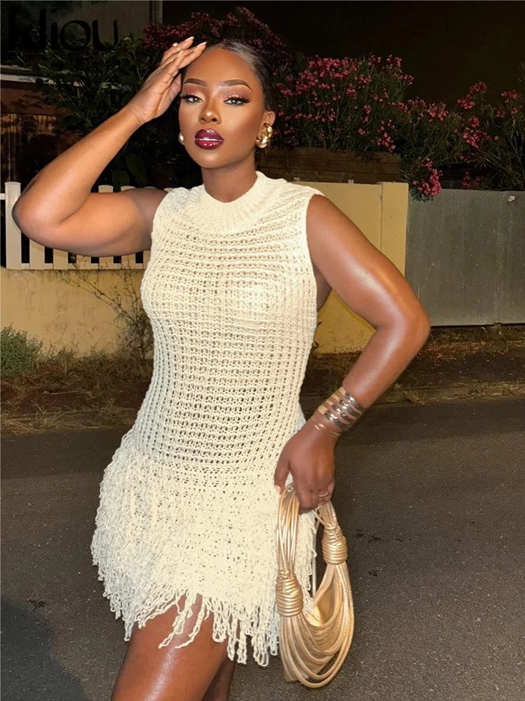 Женское мини-платье с кисточками и круглым вырезом без рукавов