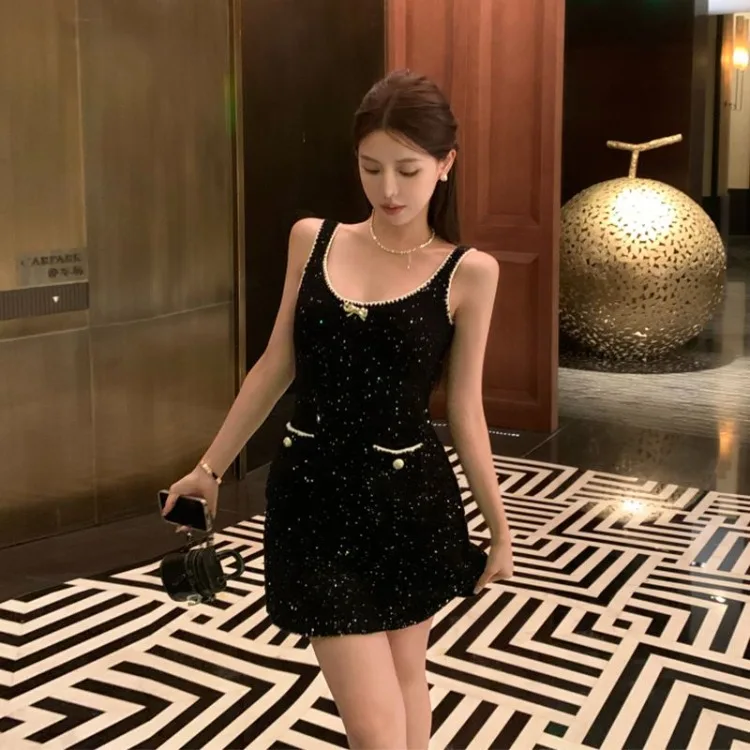 Соблазнительные весенние платья на бретельках с тяжелыми блестками новинка