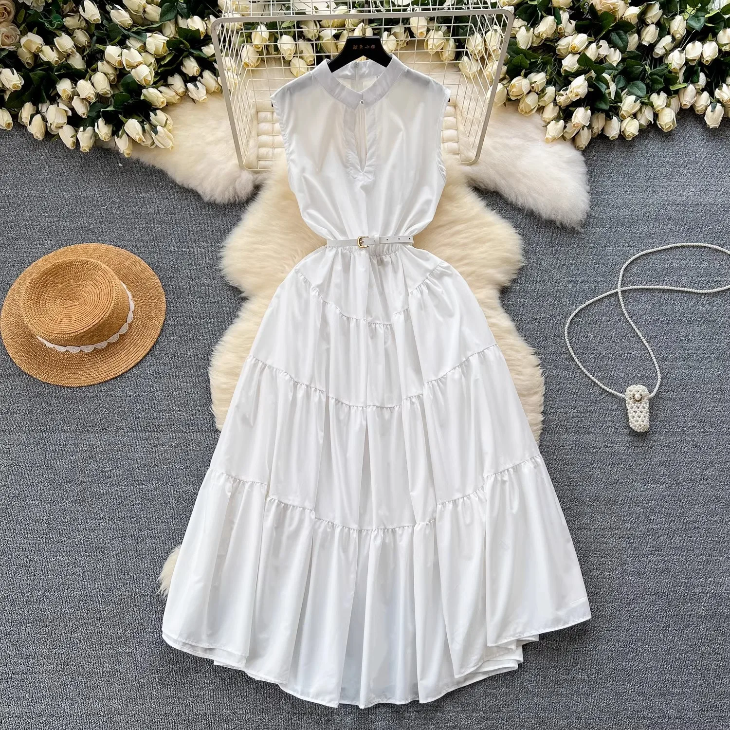 Белое Женское платье без рукавов облегающее черное однотонное элегантное